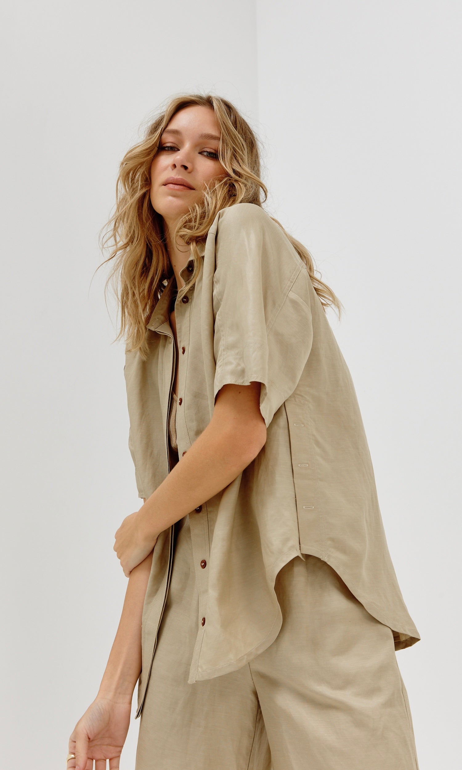 Sovere Faraway Shirt In Pale Olive